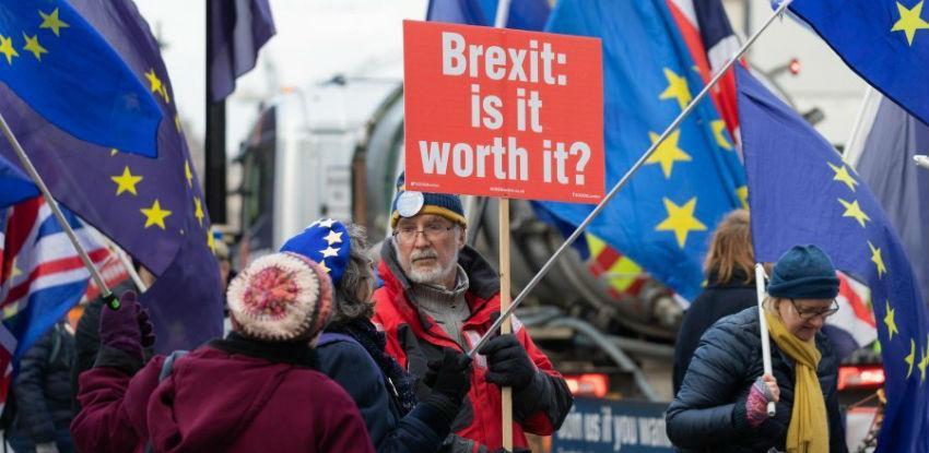 Raspleti Brexita: Podrška, pobuna ili pad?