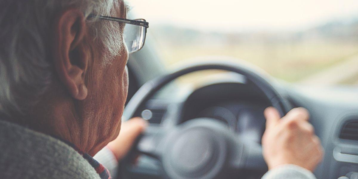 Penzioner vozač