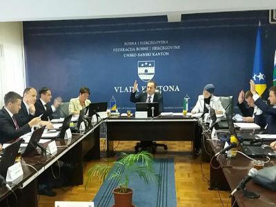 Vlada USK utvrdila Zakon kojim će ograničiti primanja direktora