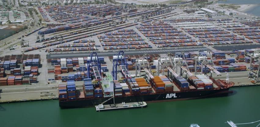 deDsetine brodova zaglavljeno u lukama Los Anđelesa