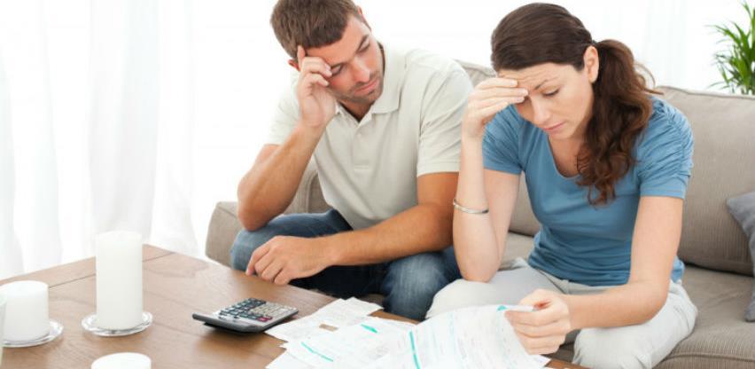 Dok životni standard pada: Povećane kamate na kredite za stanovništvo