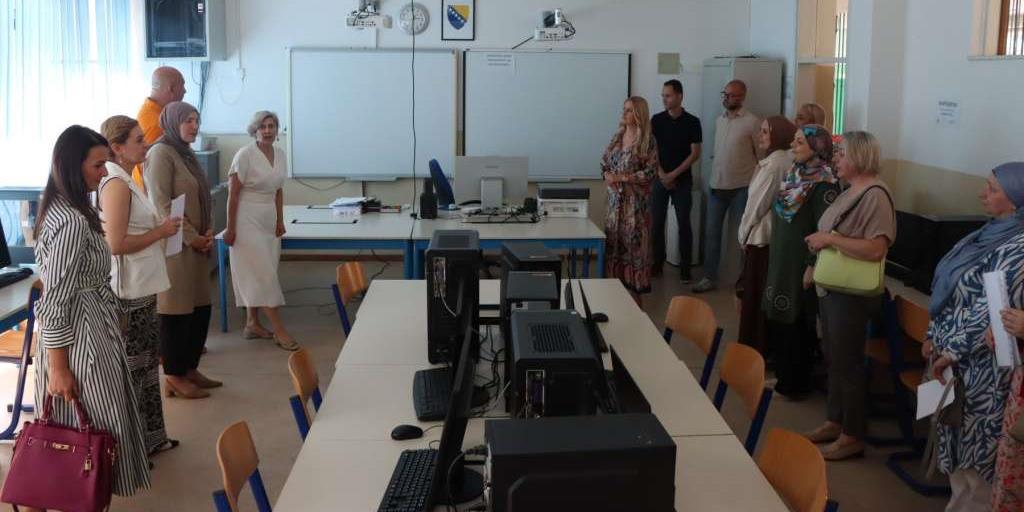 skole