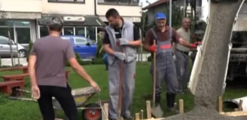 Učionica na otvorenom u školi u Kaćunima