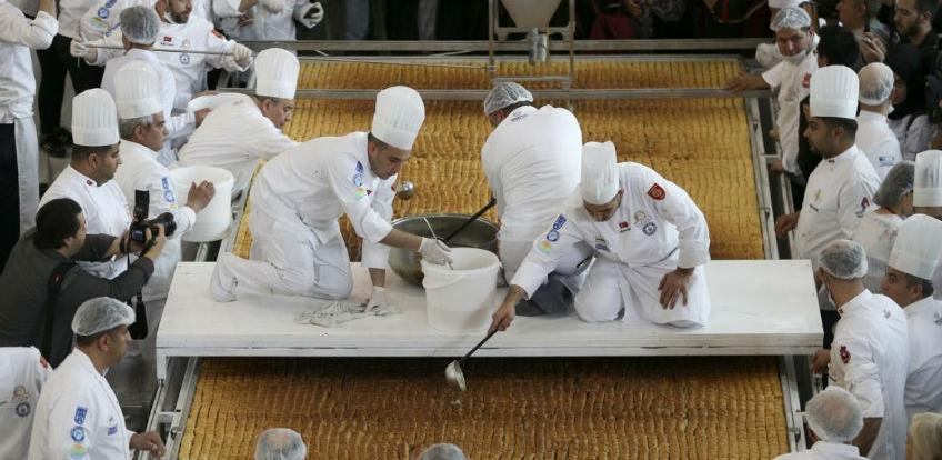 U jednoj tepsiji napravljena najveća baklava na svijetu