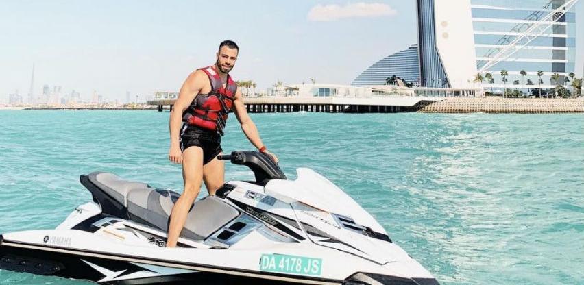 Mladi milioner plaća 88.500 KM da putujete s njim