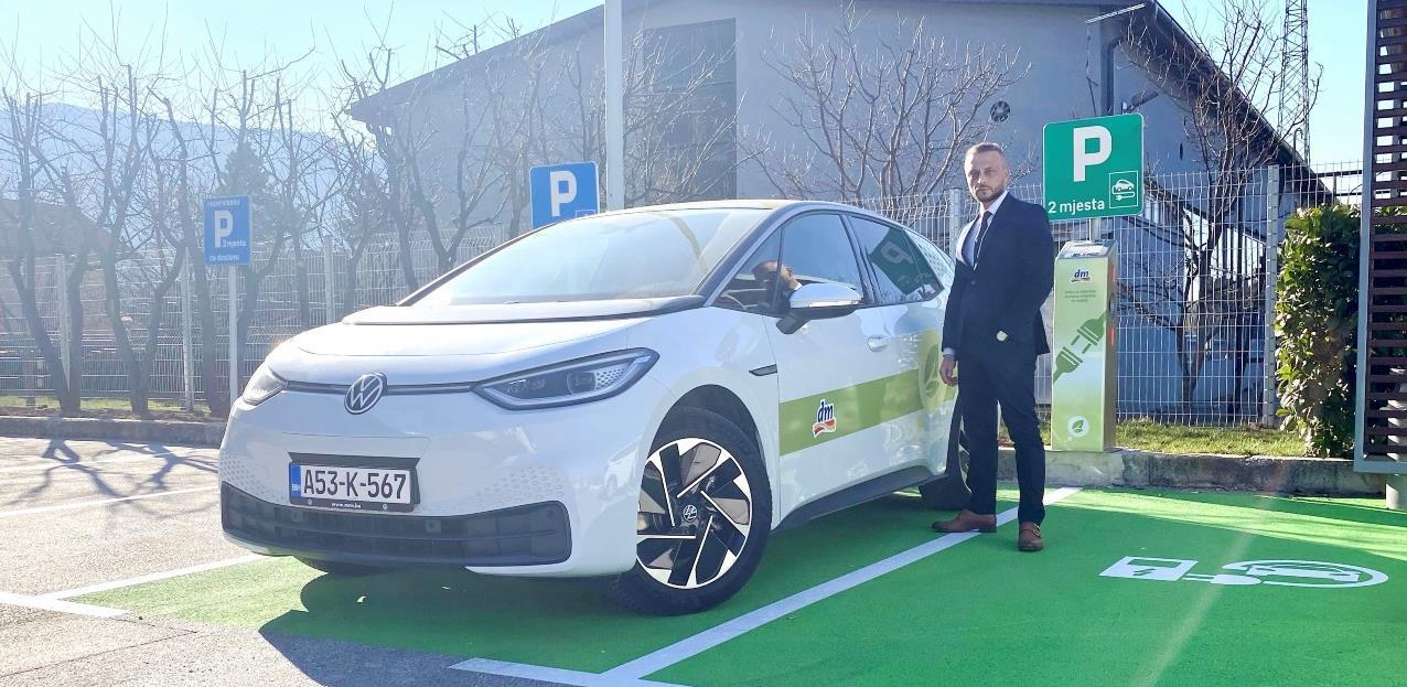 električno vozilo dm