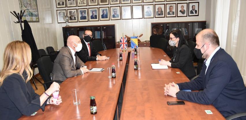 Ambasador Field: Zajednički prioriteti su u transparentnosti i izgradnji povjerenja javnosti