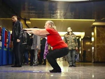 Kartu za podzemnu željeznicu možete dobiti ako napravite 30 čučnjeva