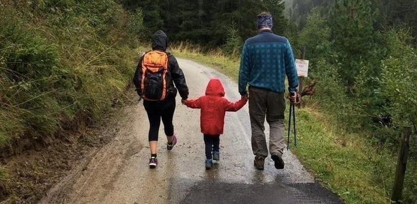 Pokrenuta peticija za ukidanje zabrane kretanja mlađima od 18 godina u FBiH