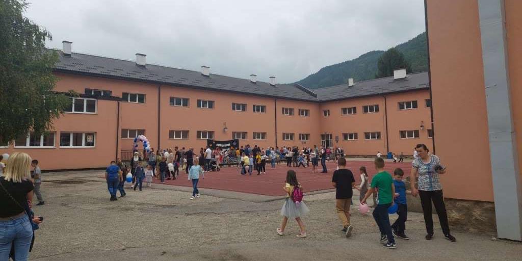 škola