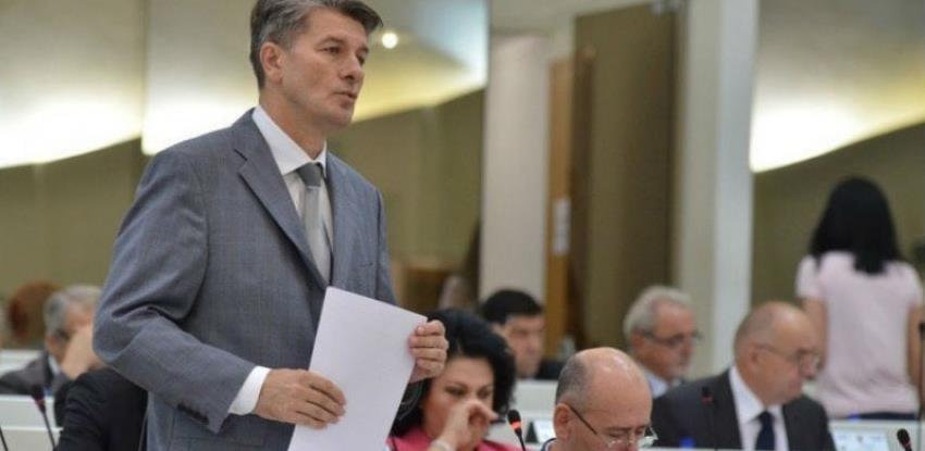 Komisija za finansije obustavlja poslaničke plate za mjesece bez sjednica