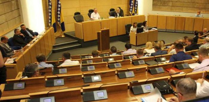 Dom naroda PFBiH danas o novim zakonima o doprinosima i porezu na dohodak