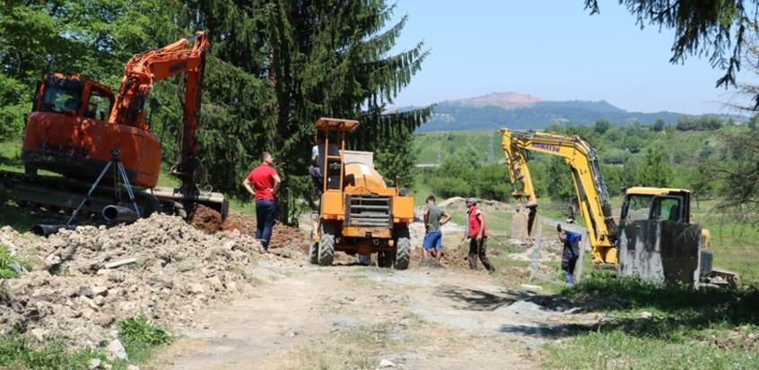 Počeli radovi na izgradnji kanalizacione mreže u poslovnoj zoni Sadnice