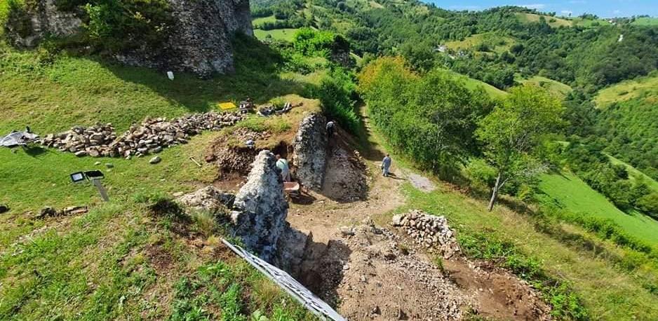Počeli radovi na zaštiti i rekonstrukciji Starog grada Bužim