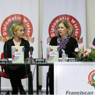 Novac s Diplomatskog bazara uručen organizacijama koje pomažu djeci