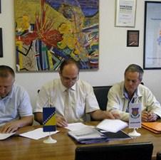 Bužim: Potpisani ugovori za realizaciju tri infrastrukturna projekta