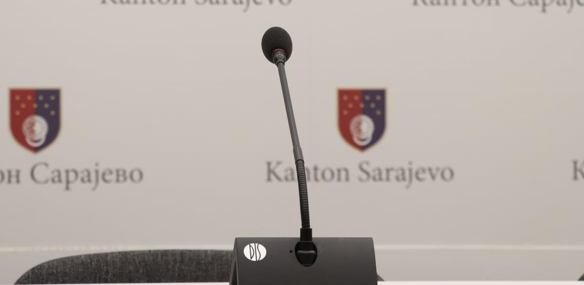 U KS uveden policijski sat od 21 do 5 sati, zatvaraju se ugostiteljski objekti na 15 dana