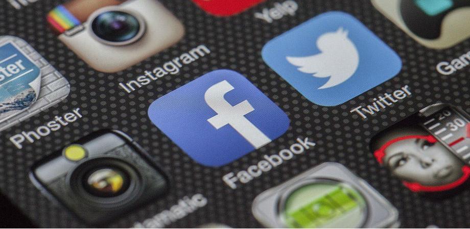 Facebook postepeno vraća stari News Feed