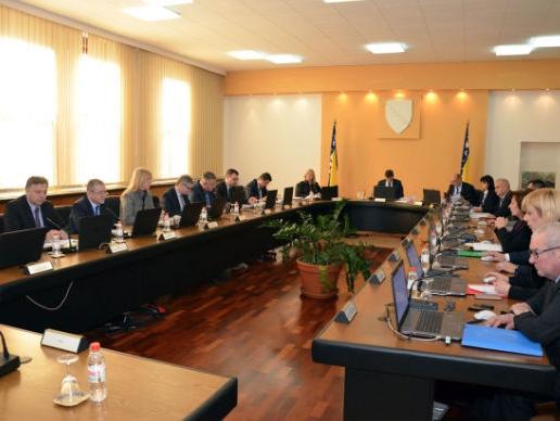 Vlada potvrdila: Zapošljavanje u državnom sektoru isključivo putem konkursa