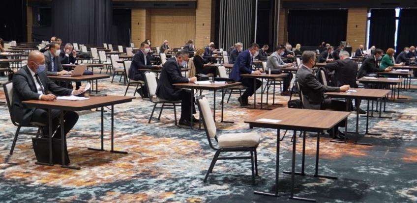 Poslanici PFBiH neće razmatrati nove zakone o doprinosima i o porezu na dohodak