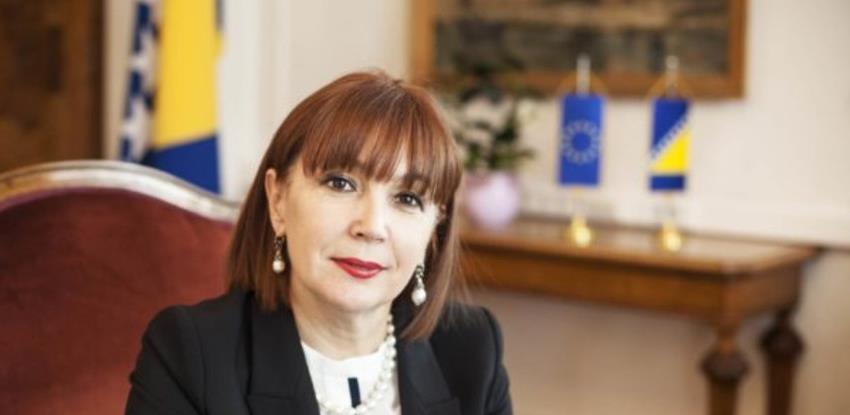 Inicijativa u institucijama FBiH: Naknade svesti na 1KM, plaće ograničiti