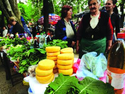 Dvodnevna pijaca proizvoda "Plodovi polja na rubu grada"