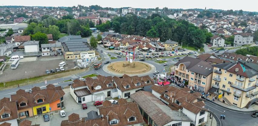 Otvorena nova kružna raskrsnica na ulazu u Prnjavor