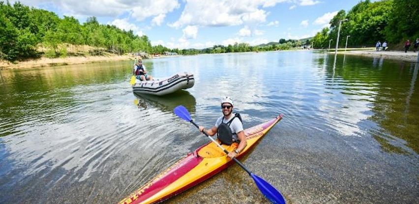 Јezero na Manjači privuklo brojne posjetioce
