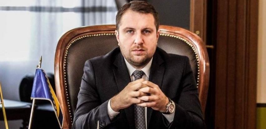 Zašto su građani platili rasvjetu puta do Skakine vikendice?