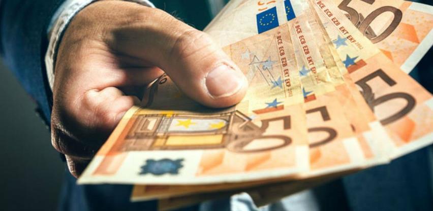 Dijaspora za pola godine preko računa poslala 1,32 milijarde KM
