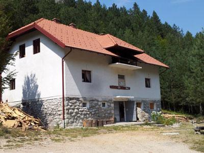 Bihać: Saniran krov na planinarskom domu Plješevica