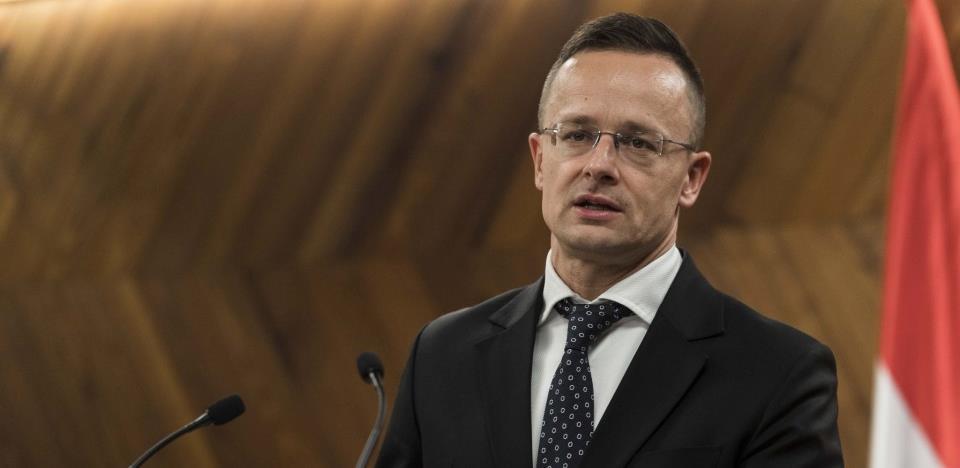 Mađarski ministar danas stiže u Sarajevo s donacijom od 40.000 PCR testova