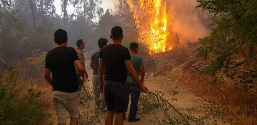 I EU šalje pomoć Turskoj u gašenju požara
