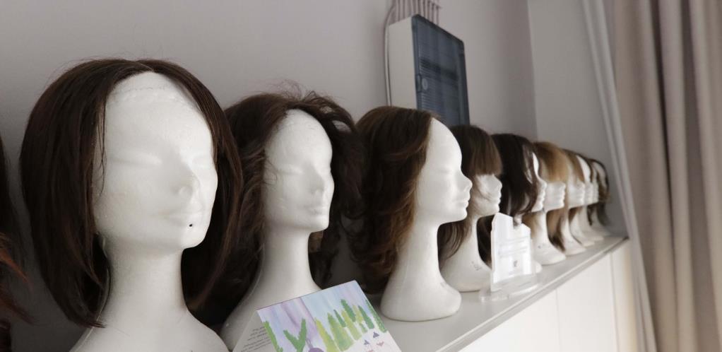 Vlasuljar Halilović besplatno pravi perike za djecu oboljelu od raka (VIDEO)