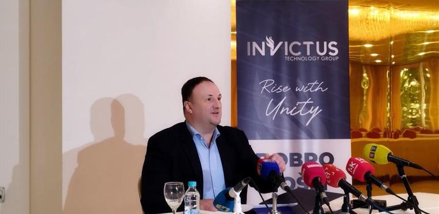 VUJIĆ INVICTUS