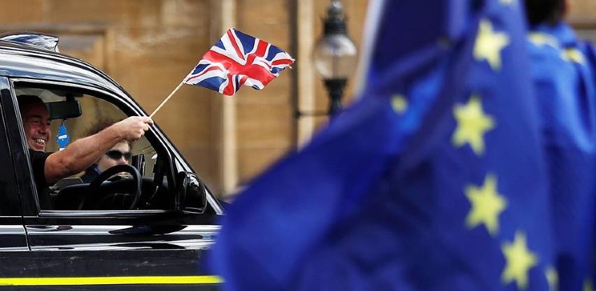 Tri i pol milijuna građana EU-a podnijelo zahtjev za ostankom u Velikoj Britanij