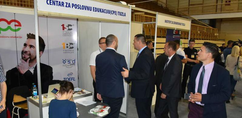 Sajam zapošljavanja u Tuzli okupio 50 poslodavaca, nude 1.000 radnih mjesta