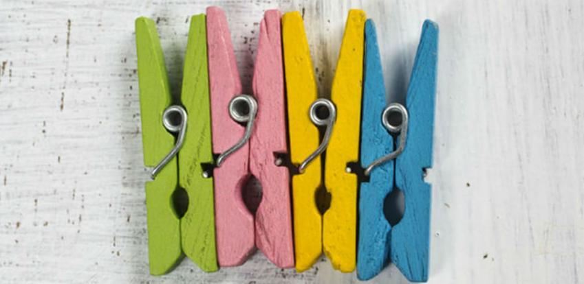 Kako dobro! Zašto staviti drvenu kvačicu na otvor za ventilaciju u autu?