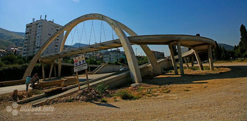Pješaci u Mostaru još ne mogu koristiti pasarelu