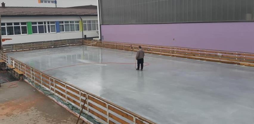 Sutra zvanično otvorenje ledenog klizališta u Tešnju