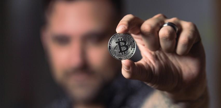 Rast bitcoina: Nakon Tesle, očekuje se i ulazak Applea