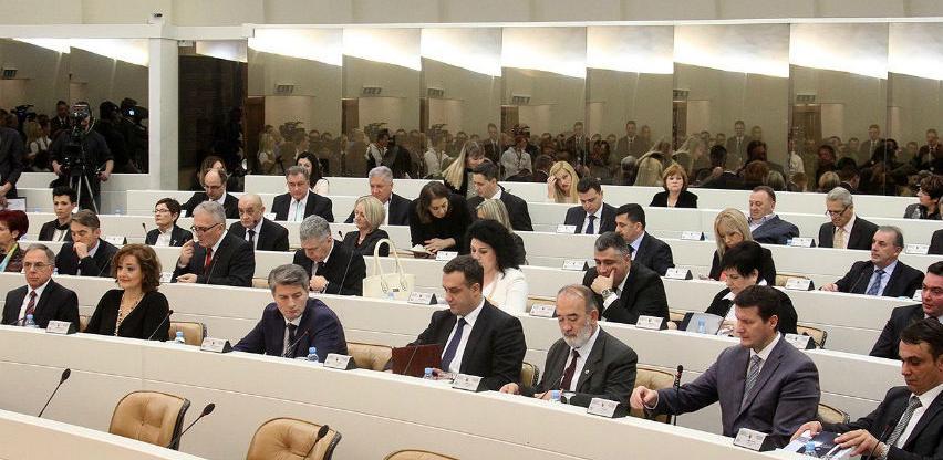 Izmjena odluke: Biznis klasa i smještaj sa pet zvjezdica za državne funkcionere