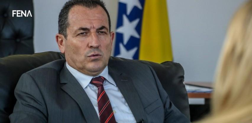 Cikotić: Državljani s dvojnim državljanstvom dužni posjedovati važeći bh. pasoš