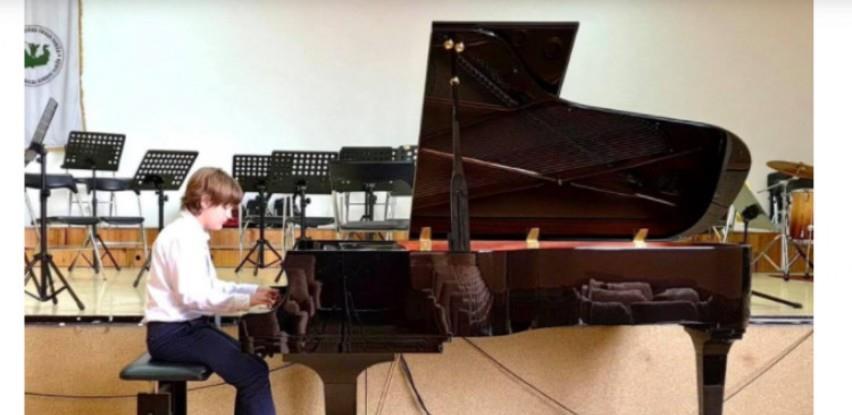 Jedanaestogodišnji bh. pijanista pobijedio na prestižnom takmičenju u New Yorku