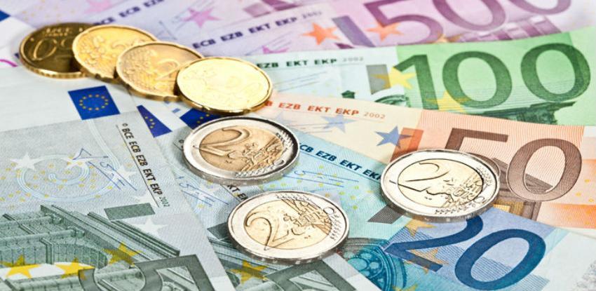 Euro pod pritiskom slabljenja ekonomije eurozone