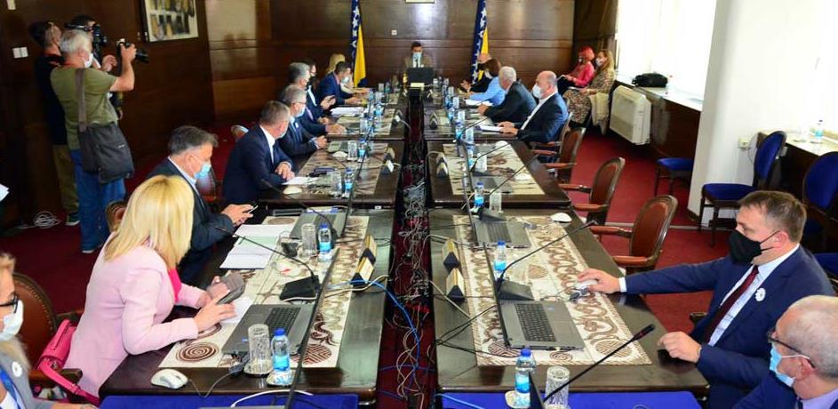 Javnim preduzećima za uvezivanje staža umjesto 7, samo jedan milion KM