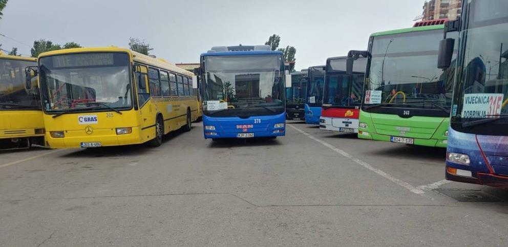 Radnici GRAS-a bez plata, vozila nisu registrovana