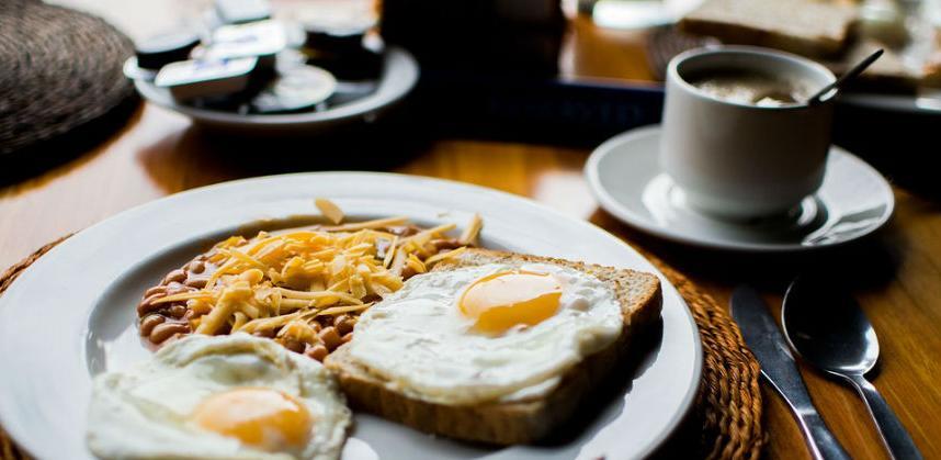 Jedno jaje na dan prepolovilo rizik od usporenog rasta djece