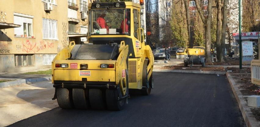 U Grbavičkoj ulici asfaltiranje i postavljanje rekvizita u dječijem parku