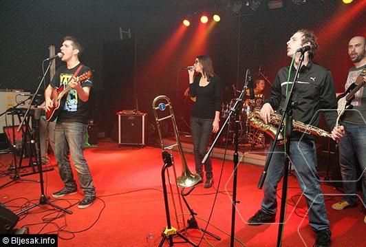 Mujo, Suljo i Fata u društvu spektakla i grupe S.A.R.S
